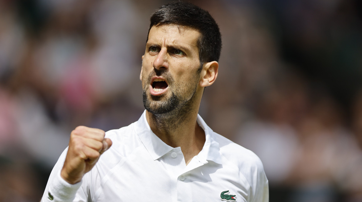 Novak Djokovic celebra un punto en la final de Wimbledon, el domingo 16 de julio de 2023.