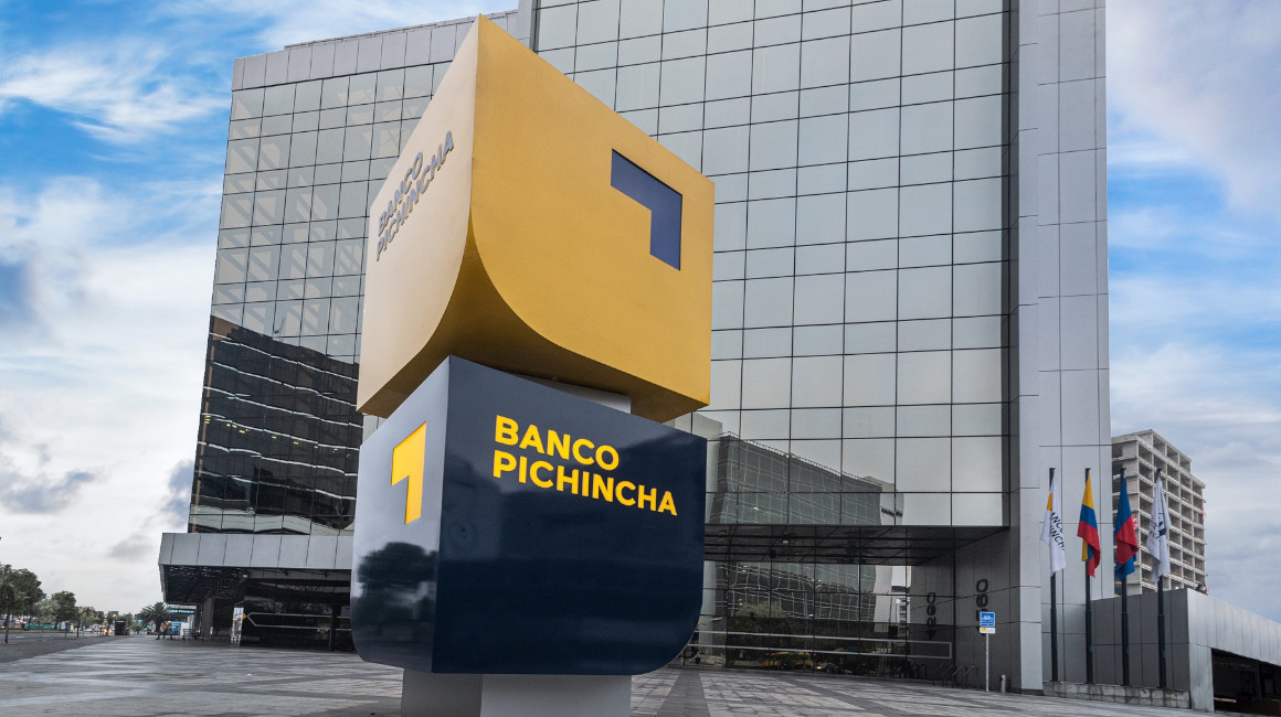 Imagen referencial del edificio de Banco Pichincha en Quito.