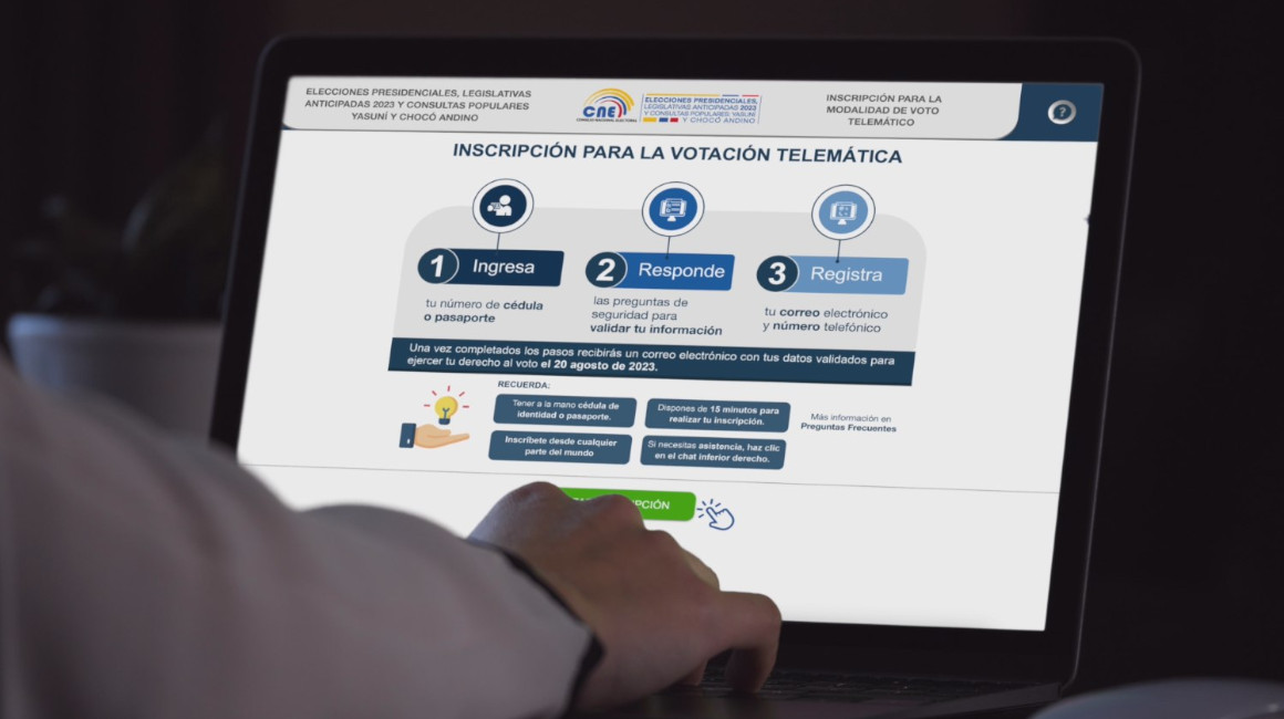 Imagen referencial del registro de ecuatorianos en el exterior para la votación telemática de las elecciones 2023.