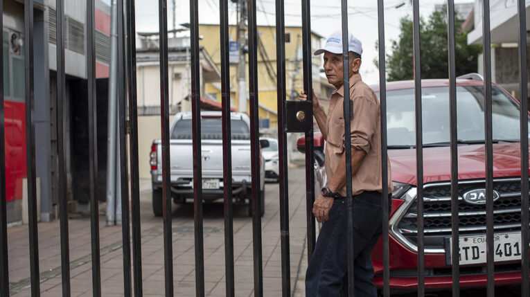 Barrios de Guayaquil se vuelven ‘búnkers’ por ola de inseguridad