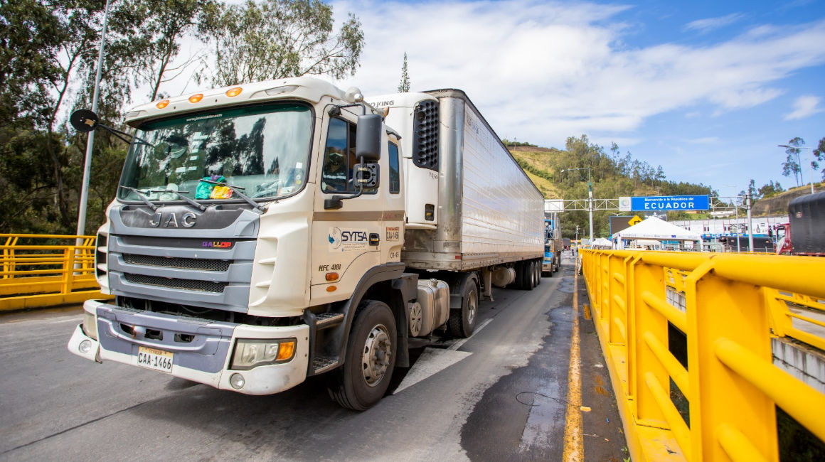 Imagen referencial de un camión de carga en la frontera entre Ecuador y Colombia.