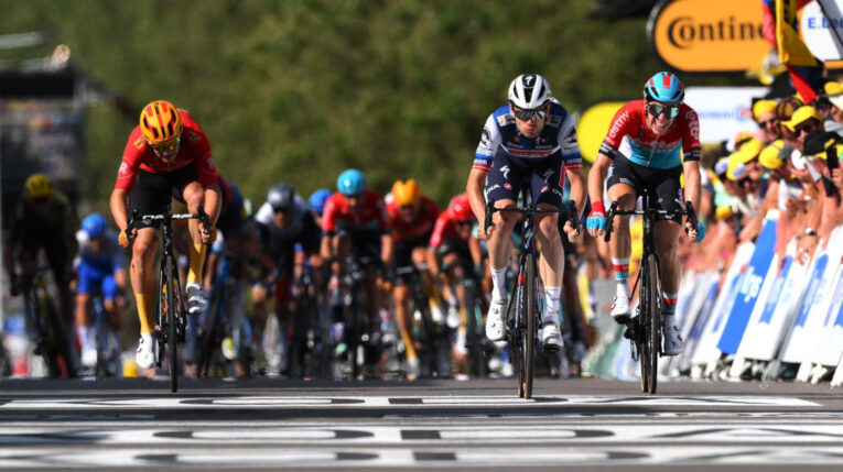 Kasper Asgreen, en la línea de meta de la Etapa 18 del Tour de Francia, el 20 de julio de 2023.