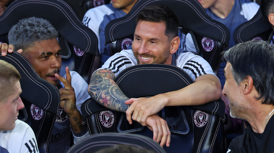 Lionel Messi, en el banco de suplentes del Inter Miami. 