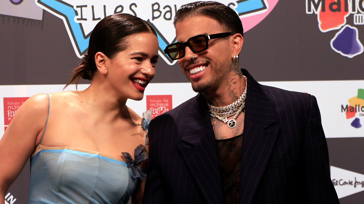 Rosalía y Rauw Alejandro durante la gala de Los 40 Music Adwards, en 2021.