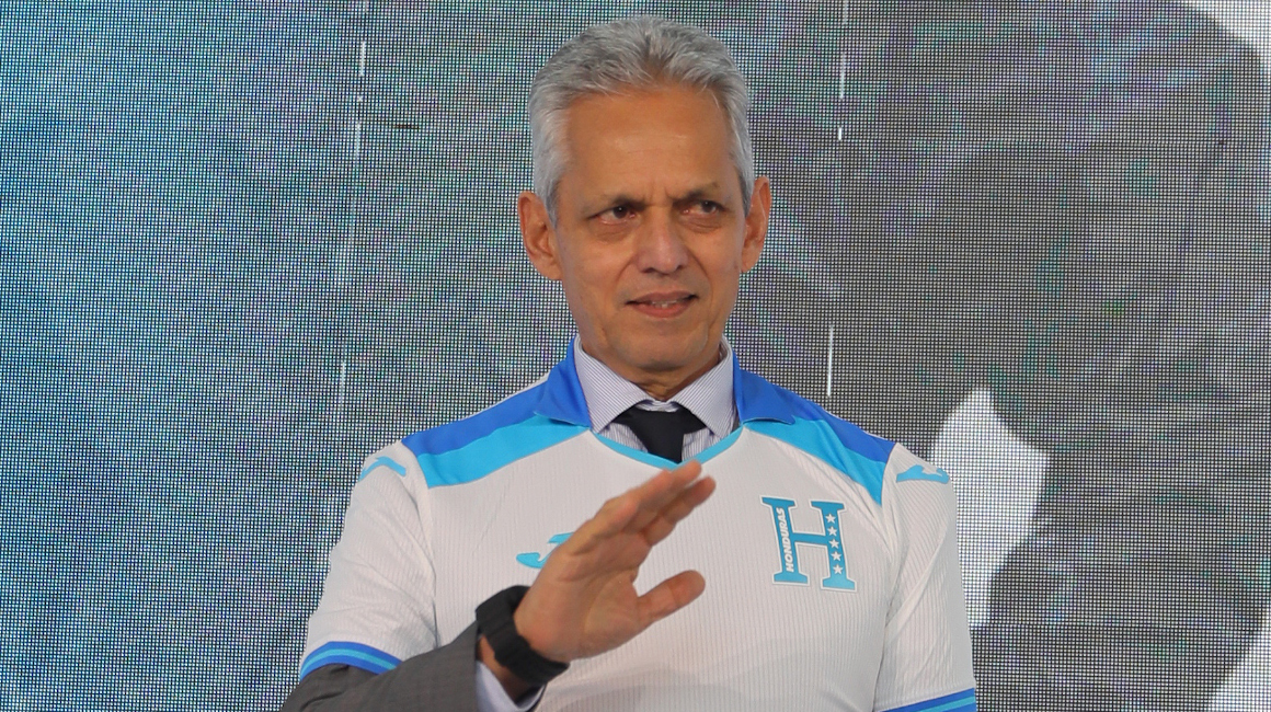 El entrenador colombiano Reinaldo Rueda habla durante su presentación como técnico de la selección nacional de Honduras, el 31 de julio de 2023.
