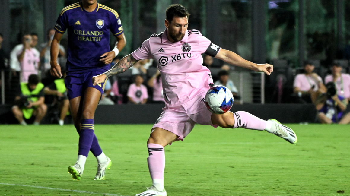 Lionel Messi marca un gol en el partido del Inter Miami ante el Orlando City, el 2 de agosto de 2023.
