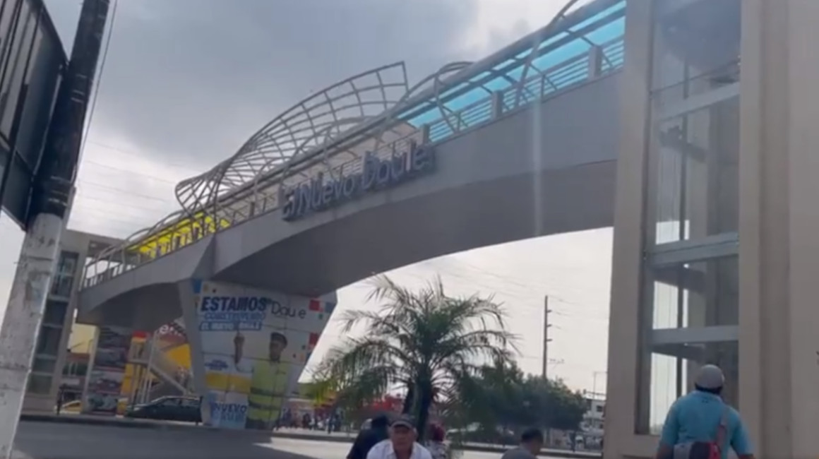 Mujer se lanzó desde un paso peatonal en Daule, Guayas