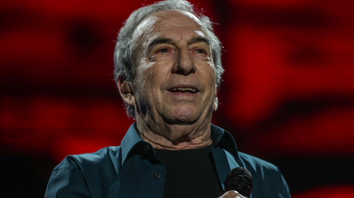 El cantautor español Jose Luis Perales en un concierto en Uruguay, en abril de 2022.