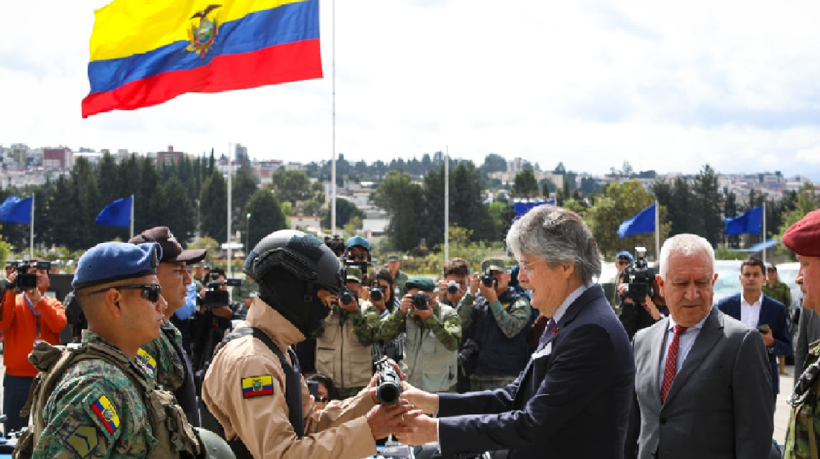 El presidente Guillermo Lasso entrega equipos y vehículos a las Fuerzas Armadas, el 8 de agosto de 2023.