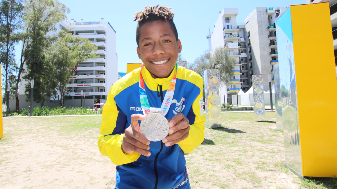 Jeremy Peralta, con su medalla de plata de los Juegos Olímpicos de la Juventud, en Buenos Aires en 2018.
