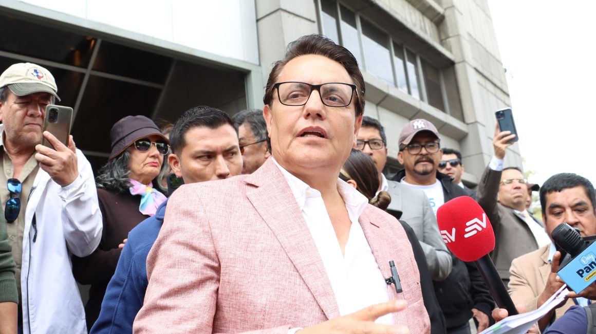 Fernando Villavicencio en una rueda de prensa el 8 de agosto de 2023, en la Fiscalía.