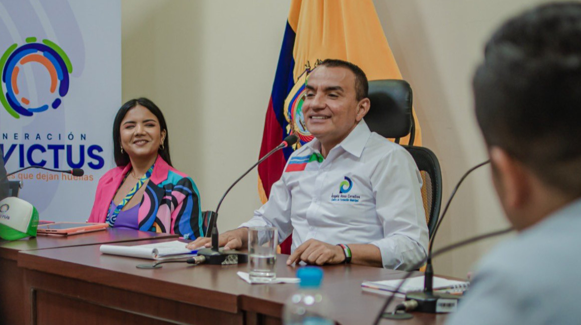 El alcalde de Portoviejo, Javier Pincay, en una reunión con jóvenes emprendedores el 1 de agosto de 2023.