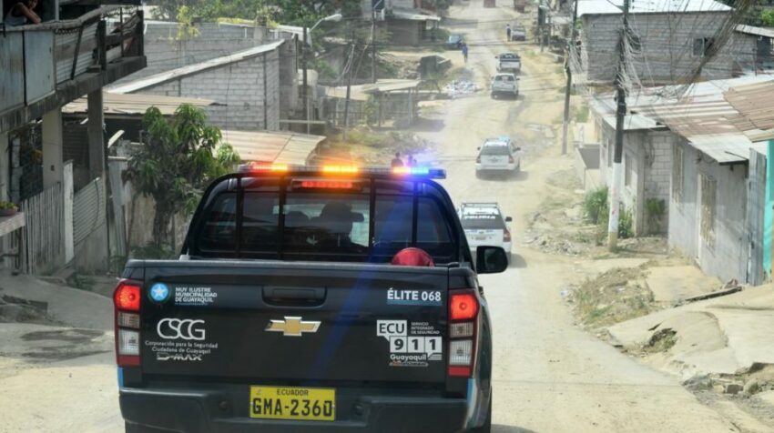 El Municipio y la Policía reforzaron desde el pasado 8 de agosto de 2023 la seguridad en nueve escuelas de Nueva Prosperina, el distrito más violento de Guayaquil. 