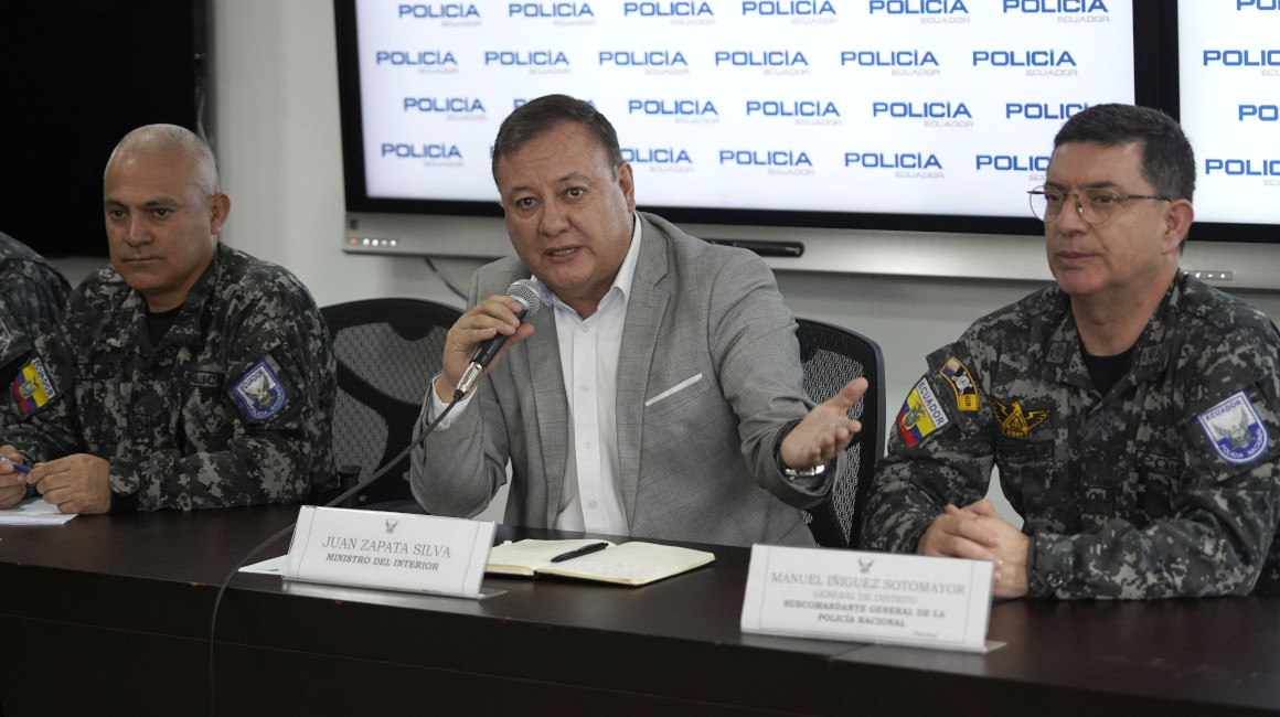 El ministro del Interior, Juan Zapata, durante una rueda de prensa en la que habló de la llegada de la comisión del FBI para investigar el crimen de Fernando Villavicencio, el 13 de agosto de 2023.