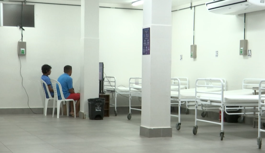 Jóvenes con problemas de consumo problemático de drogas son tratados en el Hospital Bicentenario, en el centro de Guayaquil. 