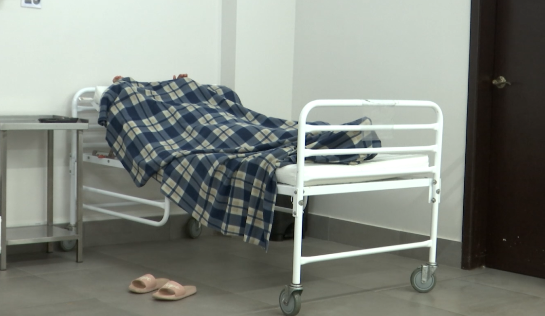 Un joven es tratado por síndrome abstinencia y consumo problemático de drogas en el Hospital Bicentenario de Guayaquil.