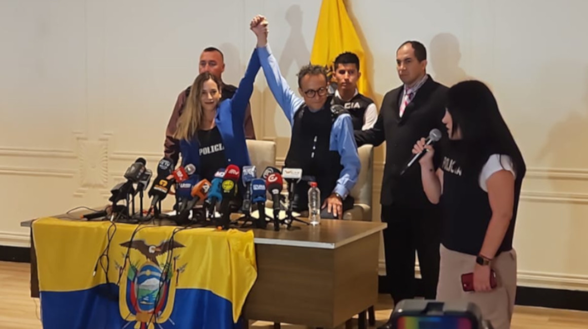 El binomio presidencial conformado por Christian Zurita y Andrea González dieron una rueda de prensa en Guayaquil, el 16 de agosto de 2023.