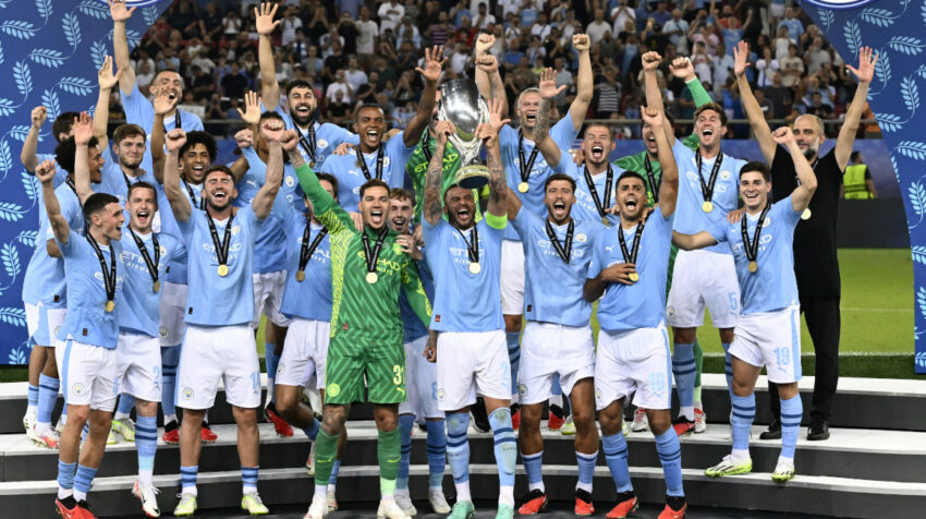 Los jugadores del Manchester City festejan el título de la Supercopa de Europa, el 16 de agosto de 2023.