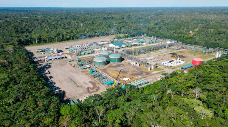 Fotografía aérea del centro de procesamiento de Petroecuador en el Yasuní, este 21 de junio de 2023.