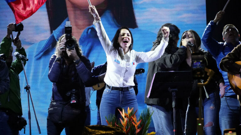 La candidata presidencial de Revolución Ciudadana, Luisa González, cerró su campaña en Quito este 16 de agosto de 2023.