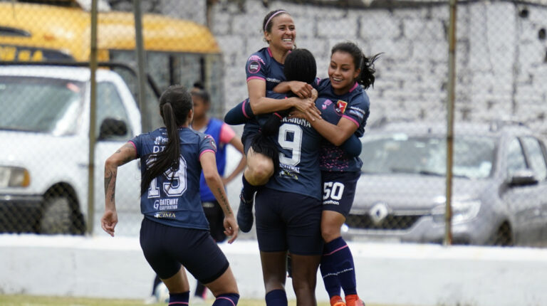 Las jugadoras de Deportivo Ibarra festejan un gol ante Ñañas por la Superliga femenina 2023.