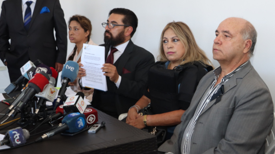 La familia de Fernando Villavicencio anuncia una demanda al Estado, por el asesinato, el 18 de agosto de 2023.