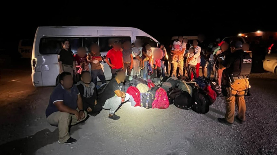 Grupo de migrantes en situación irregular rescatado por el Instituto Nacional de Migración, de México.