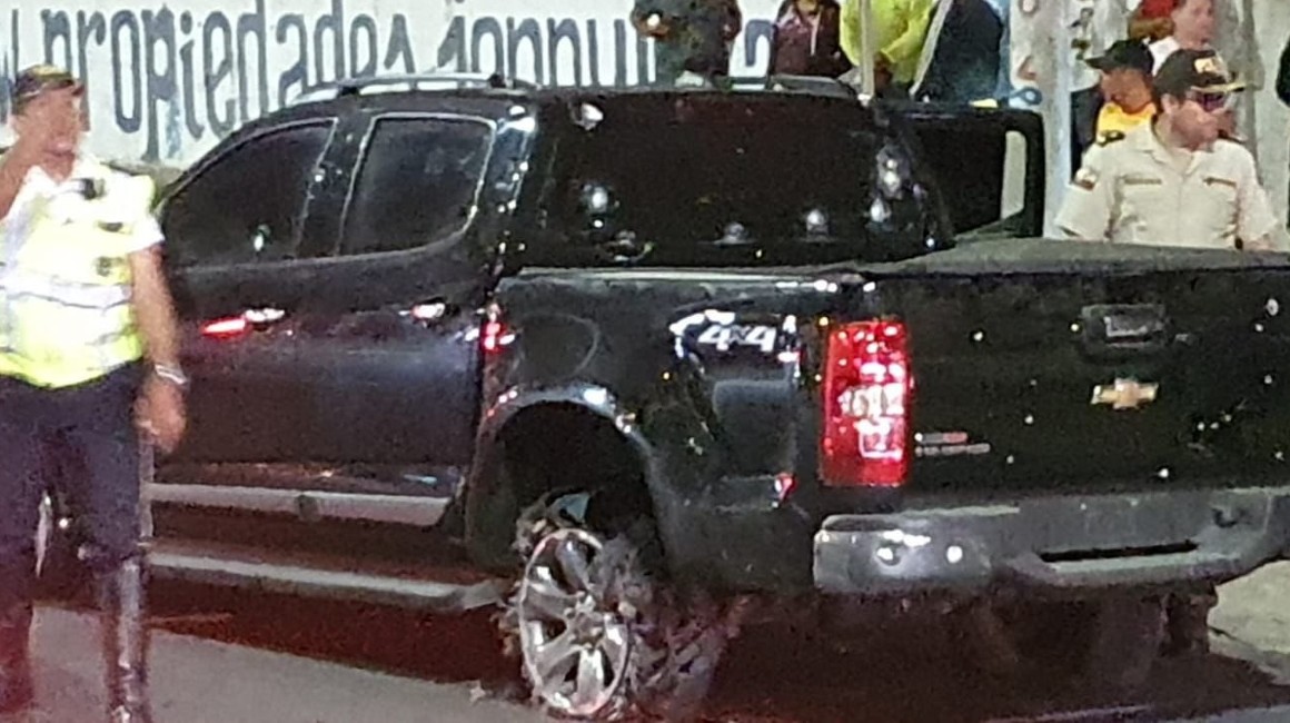 Asi quedó la camioneta en la que viajaba el alcalde de La Libertad, Francisco Tamariz.