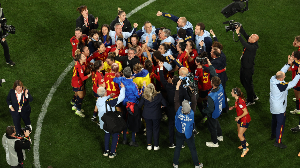 Las jugadoras de España festejan el título de campeonas del mundo, después de vencer a Inglaterra en la fina, en Sídney, el 20 de agosto de 2023.