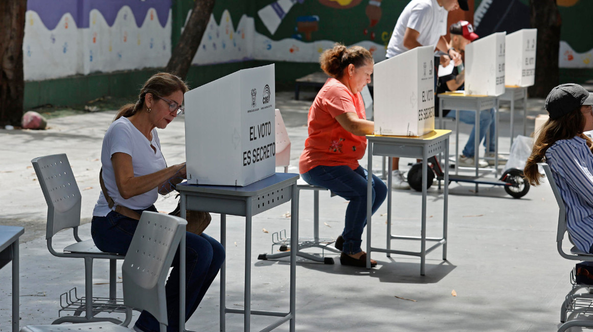 Observadores internacionales preocupados por errores del voto telemático