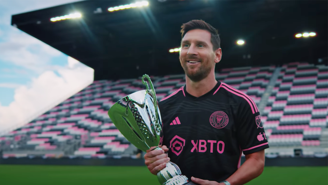 Lionel Messi durante su aparición en el video de Maluma.