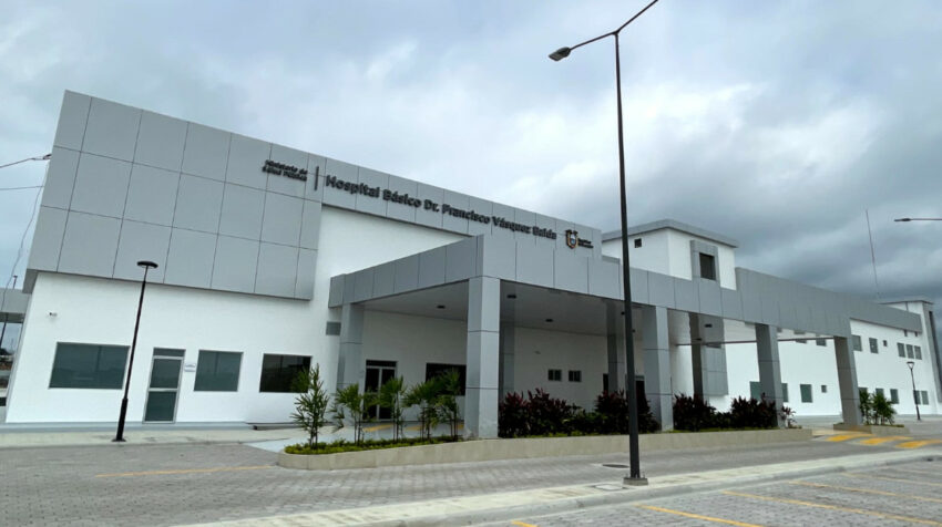 Entrega de la obra física del hospital de Pedernales, en Manabí, el 16 de agosto de 2023.