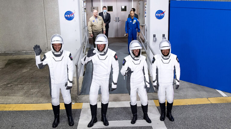 NASA y SpaceX envían cuatro astronautas a la Estación Espacial