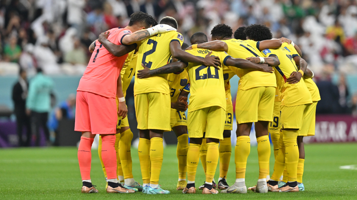 Imagen de los jugadores de la selección de Ecuador, antes de su partido ante Qatar, en el primer partido del Mundial, el 20 de noviembre de 2022.