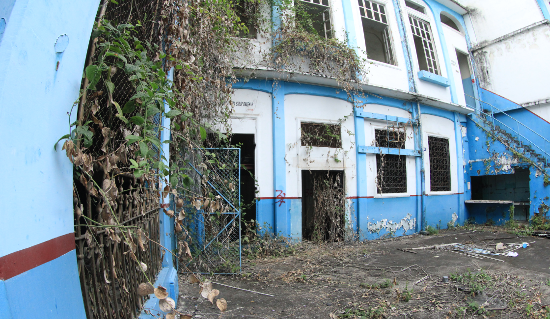 El edificio patrimonial donde funcionó el colegio Ana Paredes de Alfaro será recuperado por la Alcaldía de Guayaquil, tras más de siete años de abandono. 