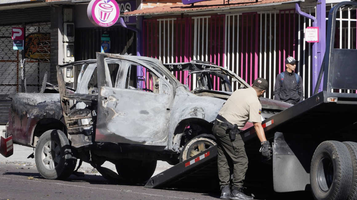 Coche bomba en la avenida 12 de octubre, en el norte de Quito, 30 de agosto de 2023.