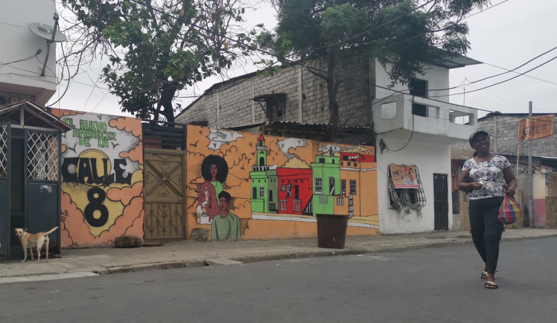 Mural del nuevo amanecer frente al sitio del atentado en la Calle 8 del Cristo del Consuelo, al sur de Guayaquil. 