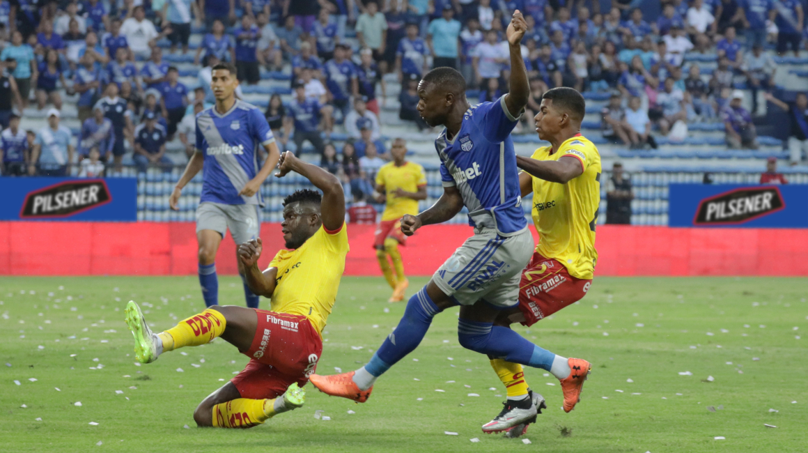 Data Emelec Iguala Sin Goles Ante Aucas En El Capwell 4231