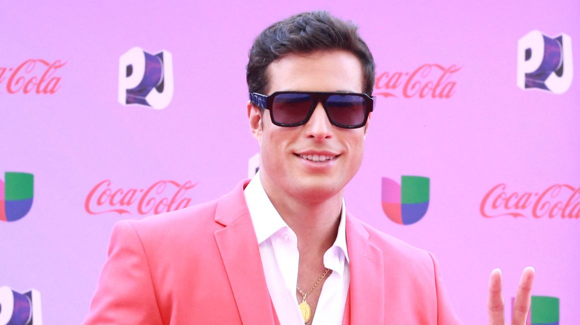 El ecuatoriano Danilo Carrera será uno de los presentadores principales de esta edición de los Premios Billboard 2023.
