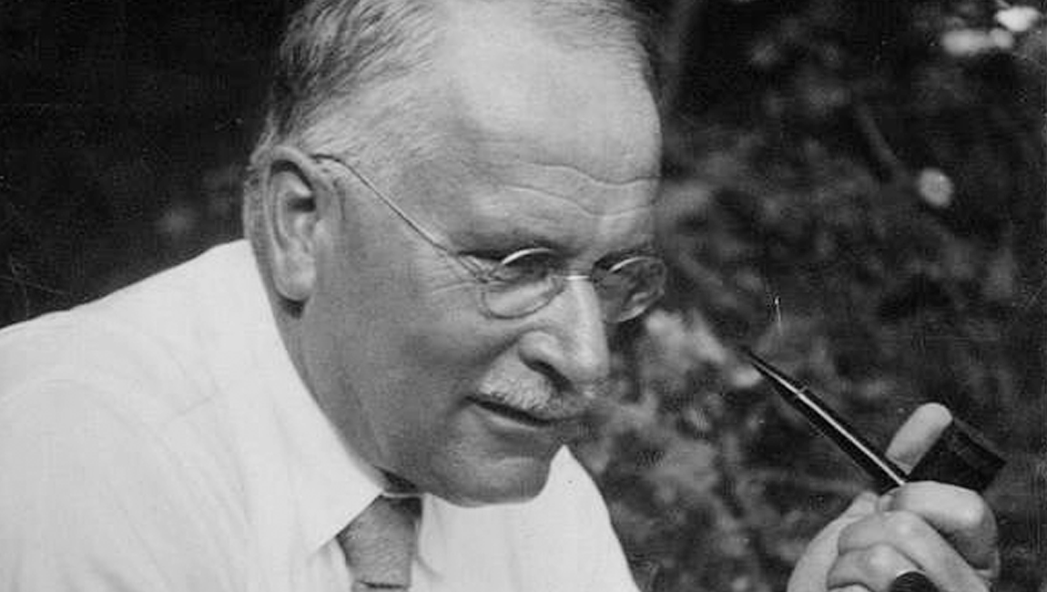 Carl Jung fue el responsable de introducir la astrología en el psicoanálisis.