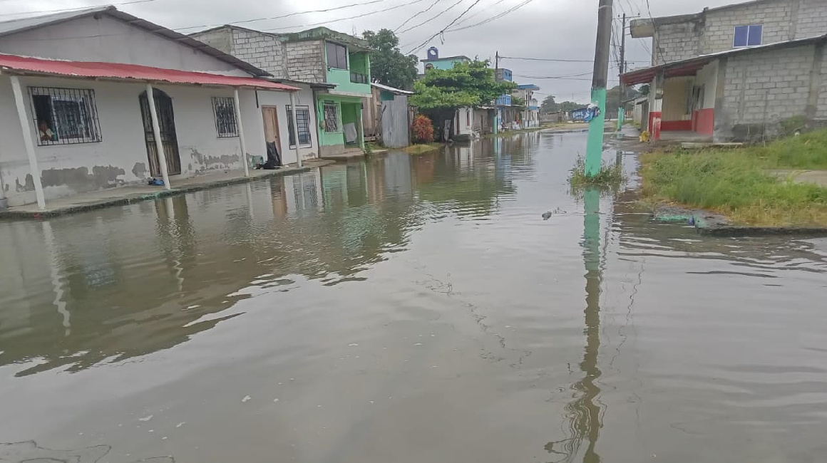 Inundación en el barrio San Pablo, de Muisne, en la última semana de agosto 2023.