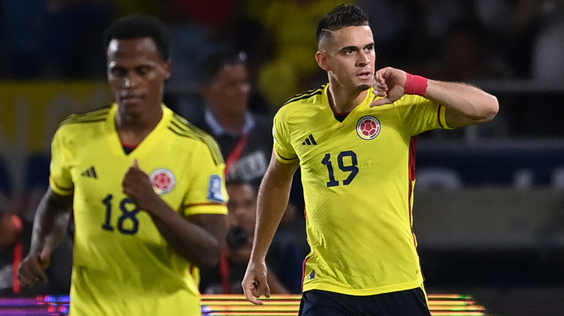 Rafael Santos Borré festeja el gol de Colombia ante Venezuela, en las Eliminatorias al Mundial 2026, el 7 de septiembre de 2023.
