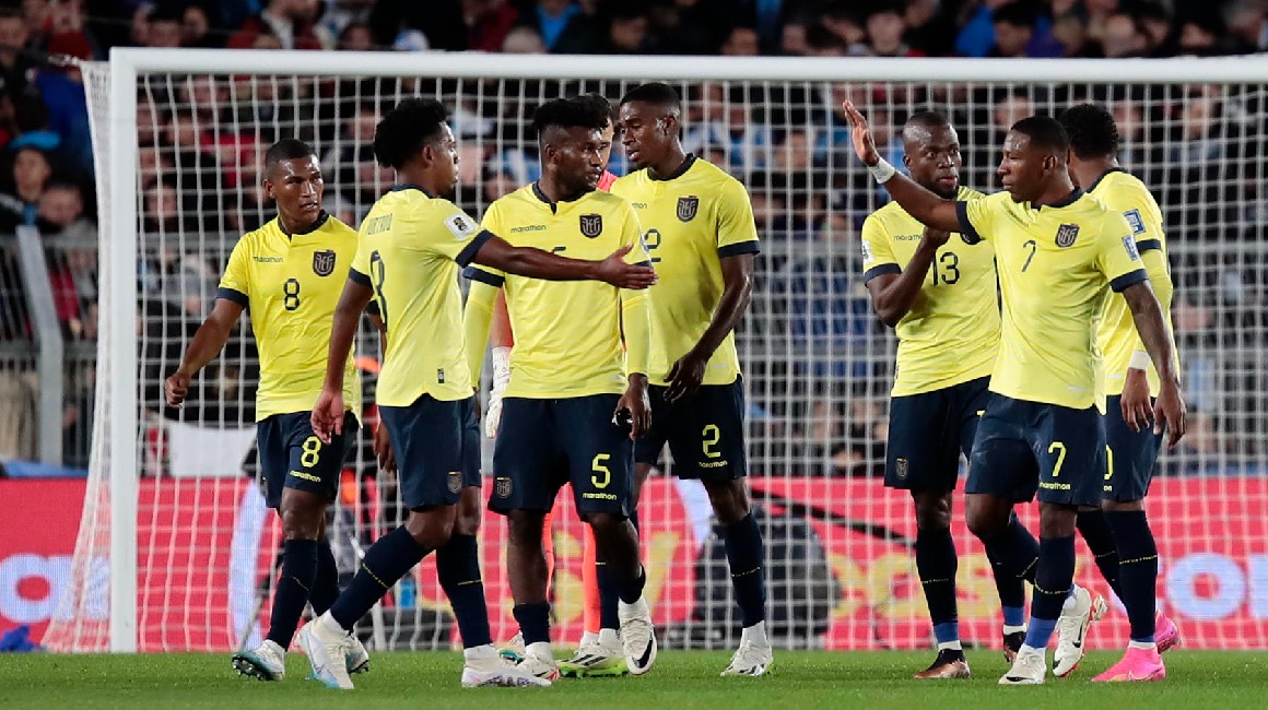 Parte del equipo de Ecuador que perdió 1-0 en Buenos Aires.