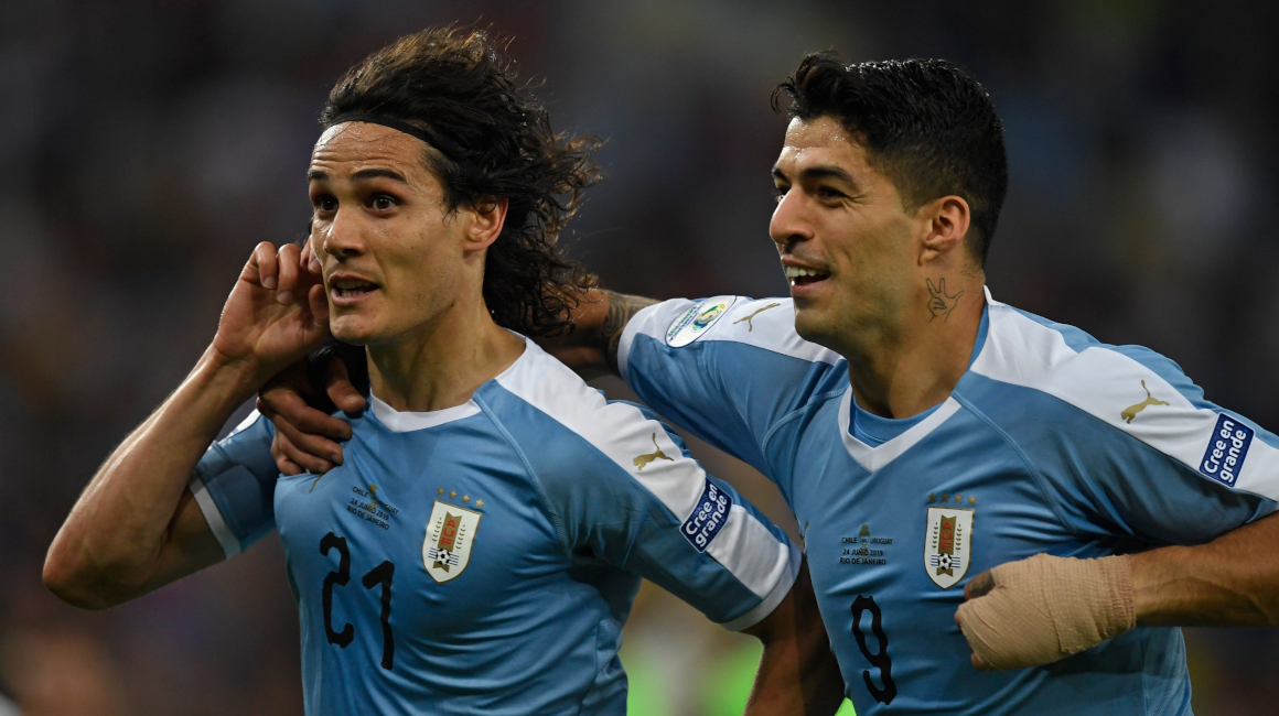 Edinson Cavani y Luis Suárez festejan durante la Copa América 2019.