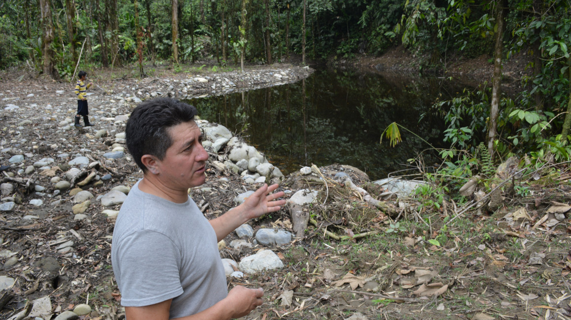 Joel Naranjo asegura que cultiva las tilapias, pero de manera responsable, sin químicos para evitar contaminar los ríos.
