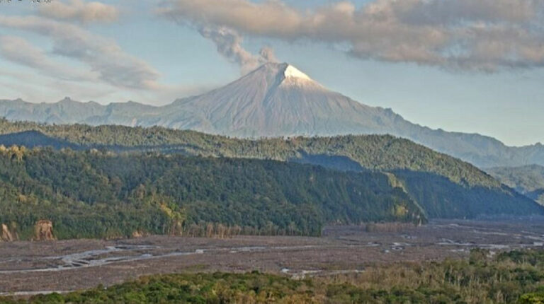 El volcán Sangay genera una explosión cada medio minuto