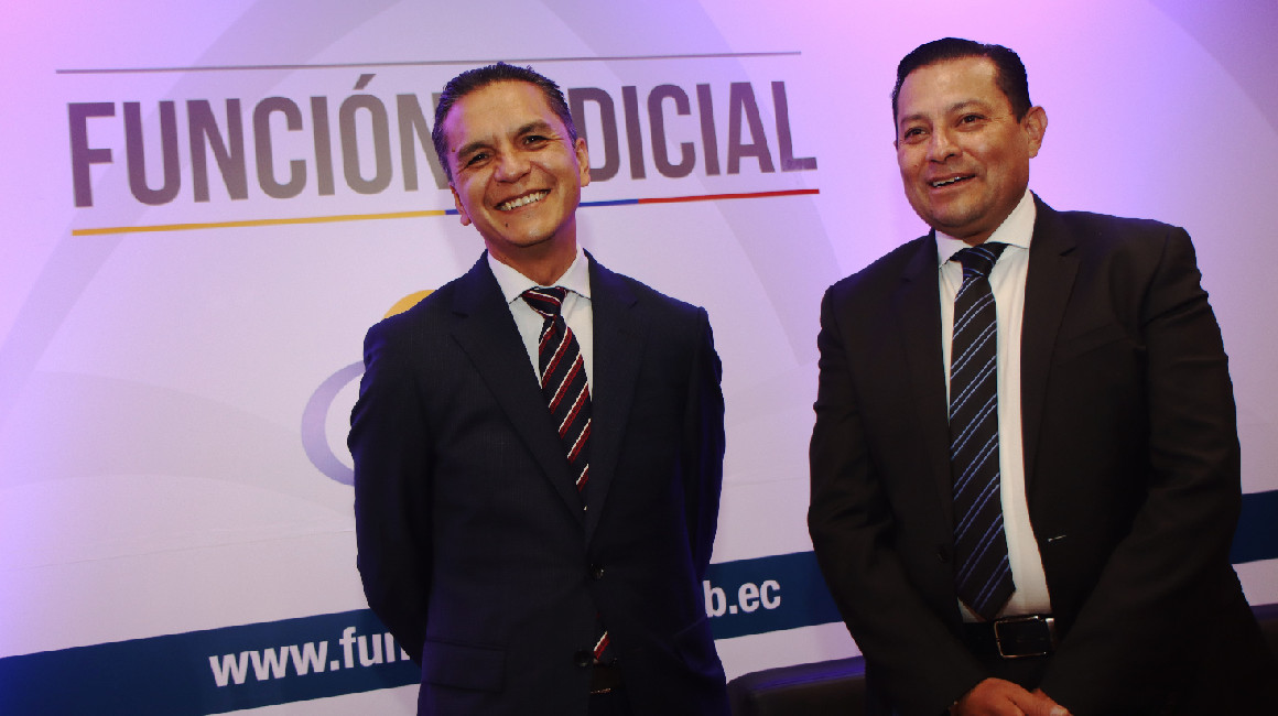 Wilman Terán y Juan José Morillo, presidente y vocal del Consejo de la Judicatura, durante un homenaje por los Derechos de las Mujeres, el 9 de marzo de 2023, en Quito.