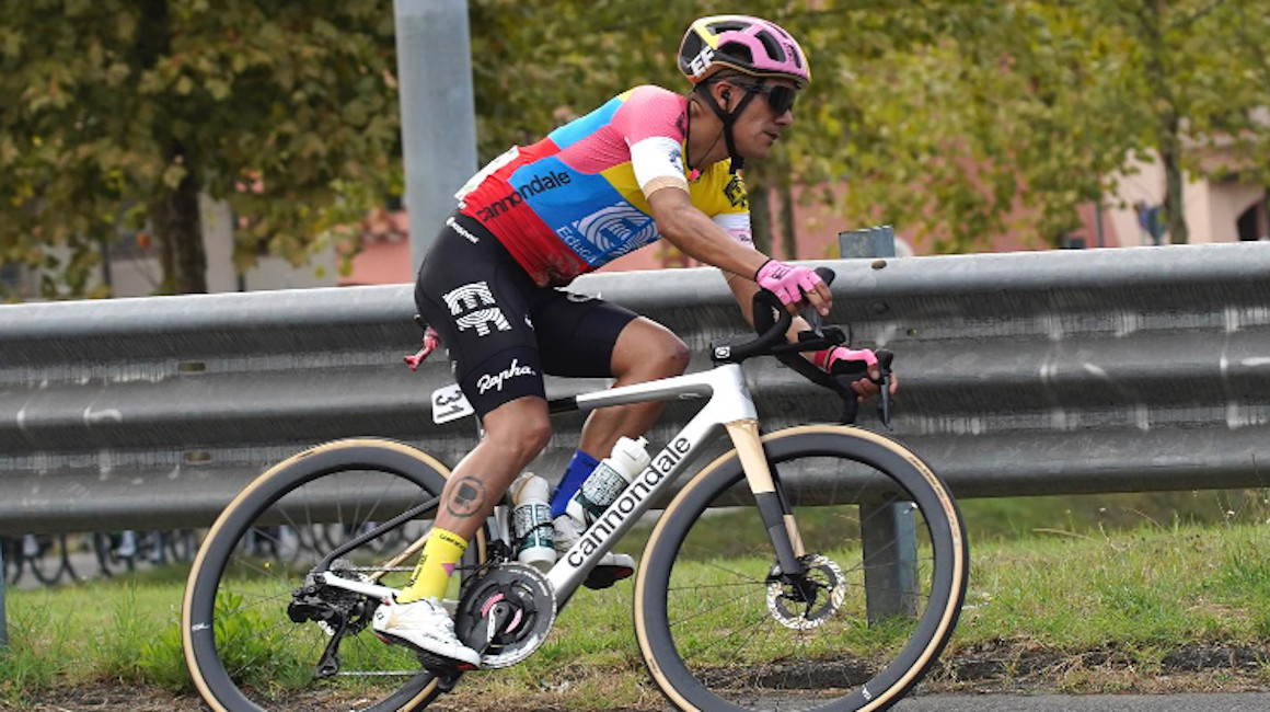 El ciclista ecuatoriano, Richard Carapaz, durante el Giro della Toscana, este miércoles 13 de septiembre de 2023.