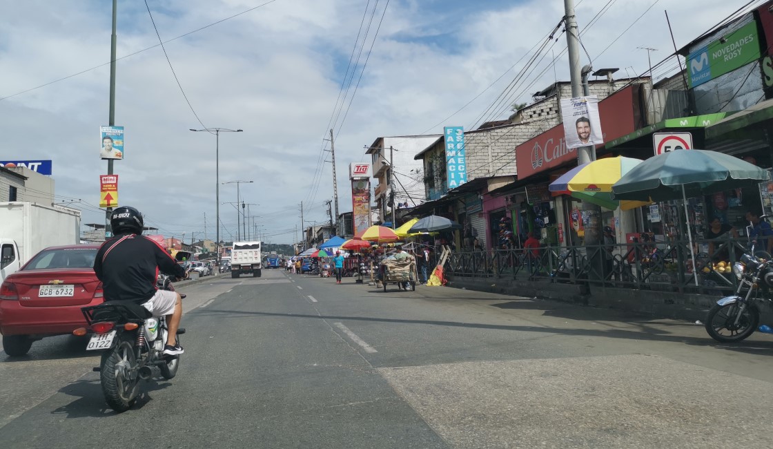 Avenida Casuarina, en el ingreso a zonas de invasión del distrito Nuevo Prosperina, el más violento de la ciudad, al noroeste de Guayaquil.