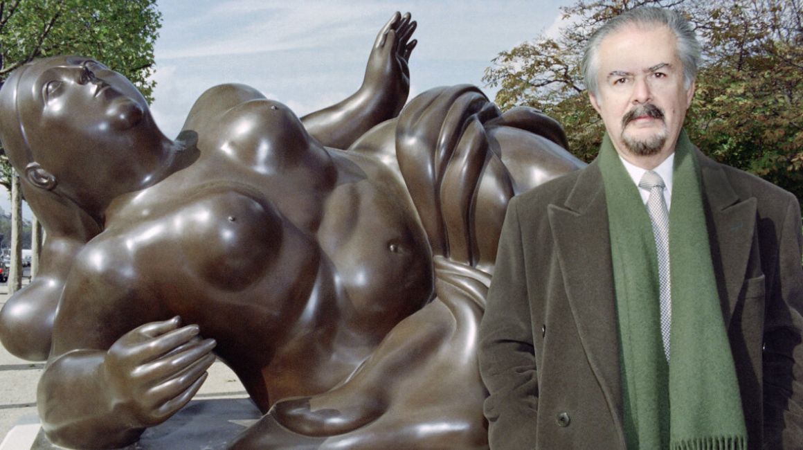 Fernando Botero posa junto a una de sus obras en París, en 1992.